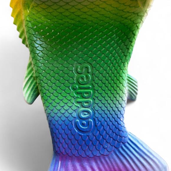 Rainbow Fish Sandals by Coddies 🐟 Size US Women’s 7–8 / US Men’s 5–6 - Picture 2 of 8